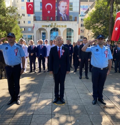 19 Eylül Gaziler Günü münasebetiyle Atatürk Anıtı’na çelenk sunma töreni düzenlendi.